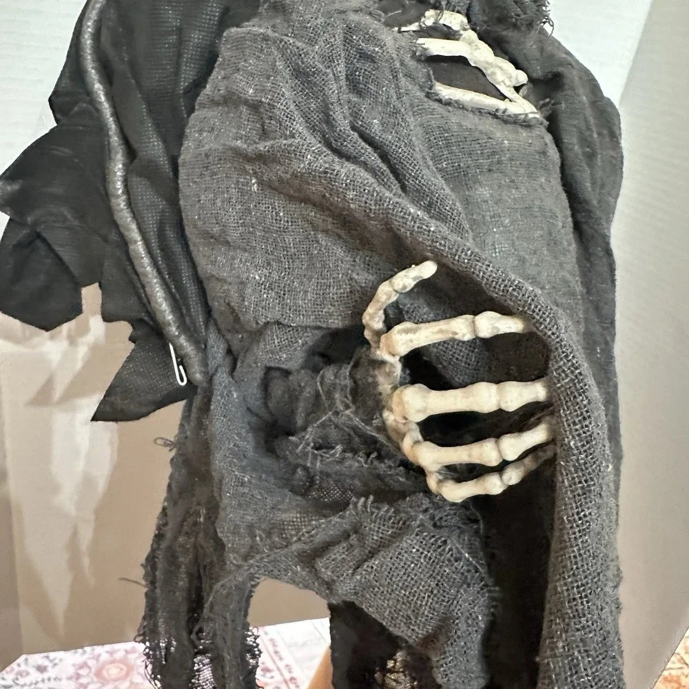 Halloween Animated Reaper Moving WingsFlashing Eyes Spooky Decoration Parts Read